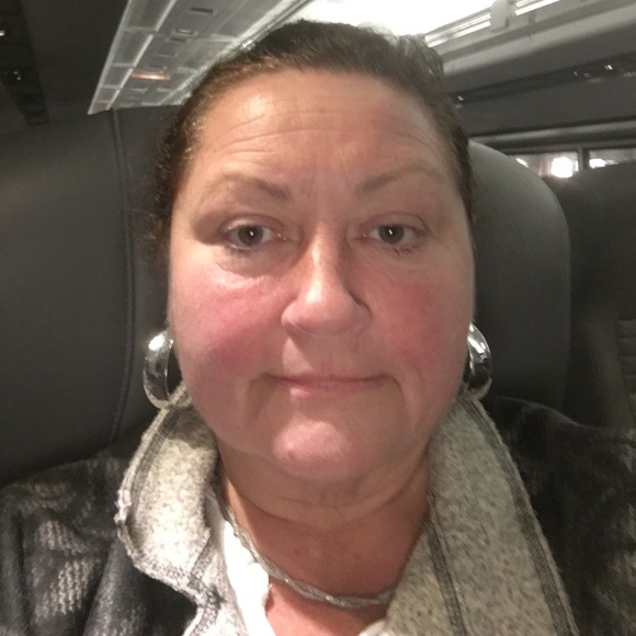 Meet your Posher, Laurel - Picture 2 of 3